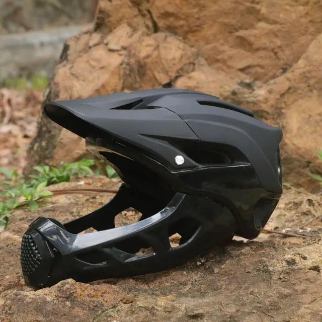 Capacete KOCEVLO para Ciclistas: Leve, Integrado e Ajustável (Tamanho 54-60cm) para Mountain e Road Bike