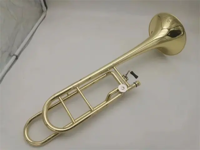 Trombone Tenor Bb/F Lacado e Banhado a Ouro com Boquilha e Case - Instrumento Musical Profissional de Alta Qualidade
