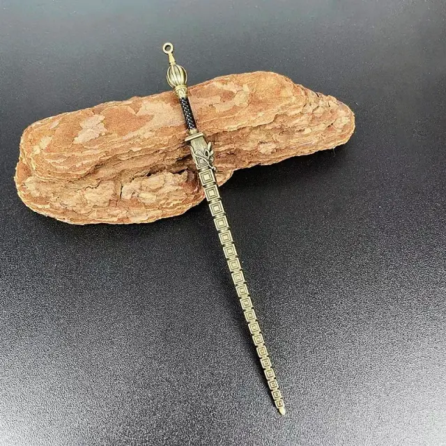 Mini Katana Cosplay - Réplica de Espada Falsa Decoração Retro em Metal Chinês para Acessórios de Mesa e Propaganda