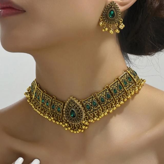 Conjunto de Jóias Vintage Femininas com Colar e Brincos em Pedra Colorida e Contas Borla