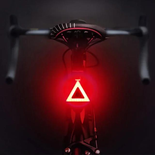 Luz Traseira LED para Bicicleta com Múltiplos Modos de Iluminação e Carregamento USB - Ideal para Mountain Bike e Road Bike