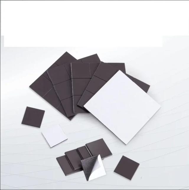 Kit com 30 Ímãs Adesivos Quadrados de Borracha Flexível para Artesanato e Organização na Geladeira