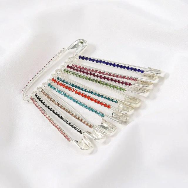 Broche de Strass Brilhante em Tom Prata - Acessório Elegante para Camisolas e Xales