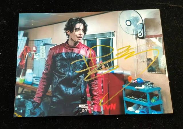 Foto autografada de Lee Dong Wook da série Bad & Crazy - Edição 5x7 K-POP
