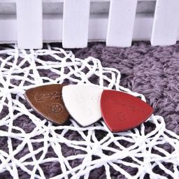Conjunto de 3 Palhetas de Ukulele em Couro de Ovelha Genuína, Cores Aleatórias, Longteam, Palhetas Profissionais de Pele de Ovelha para Guitarra de 4 Cordas estilo Havaiano - Image 2