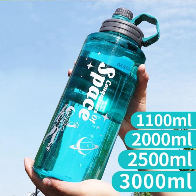 Garrafa de Água Esportiva Portátil de Grande Capacidade para Camping e Montanhismo - 1,5L, 2L e 3L