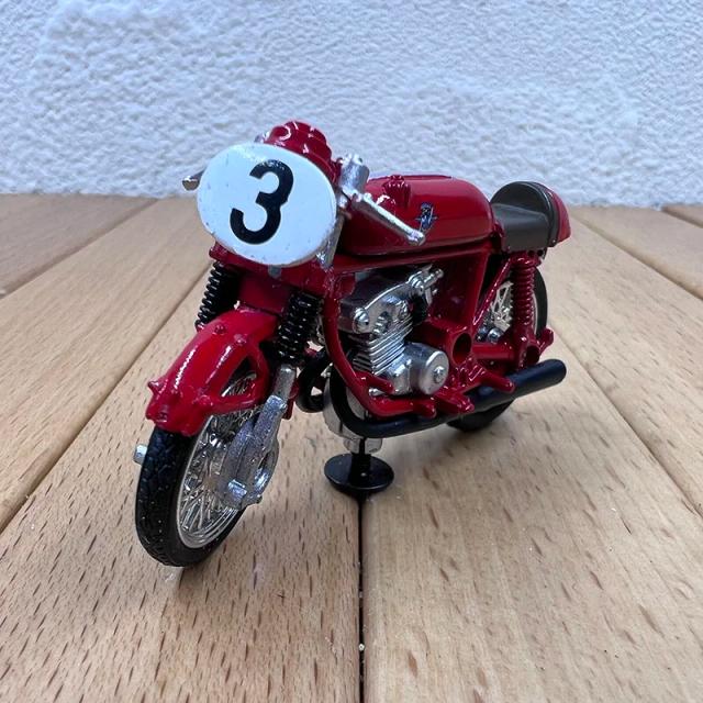 Colecionáveis em Metal: Motocicletas e Carros Clássicos para Adultos - Presentes Nostálgicos em Escala