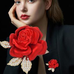 Broches de flor de strass rosa vermelha para mulheres, buquê elegante, bowknot, alfinetes de lapela - Image 1