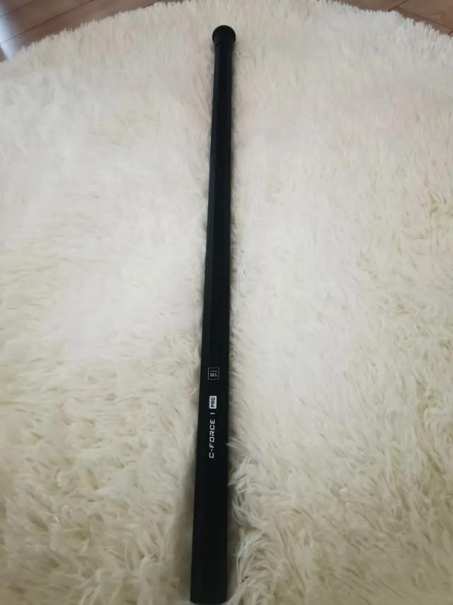 Fibra de Carbono ROXXANA: Bastão de Lacrosse Leve, Durável e Personalizável com Alta Resistência ao Impacto