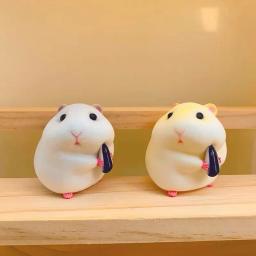 Anime Roubando Hamster Decoração Interior Do Carro, Figuras Gourmet Hamster, Auto Decoração Do Painel, Acessórios Do Carro, Bonito, Mulheres - Image 3