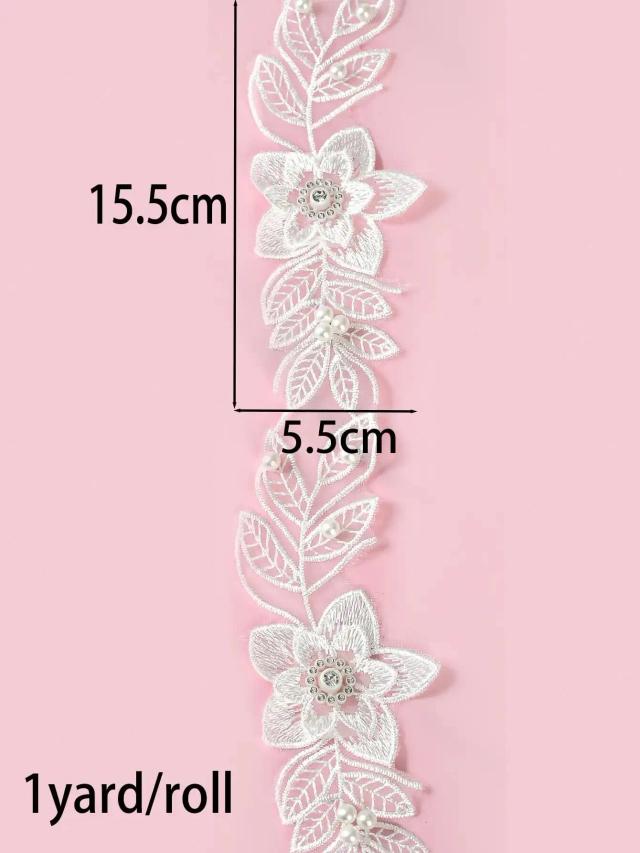 Flores de Renda e Fitas: Tendências em Moda, Acessórios e Decoração