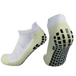 Novas meias de futebol antiderrapante sola de silicone profissional competição aperto acessórios esportivos das mulheres dos homens meias de futebol - Image 4