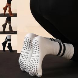 Meias de yoga antiderrapantes femininas com apertos algodão meados de bezerro longo quente respirável pilates dança fitness esportes meias ao ar livre fitness - Image 1
