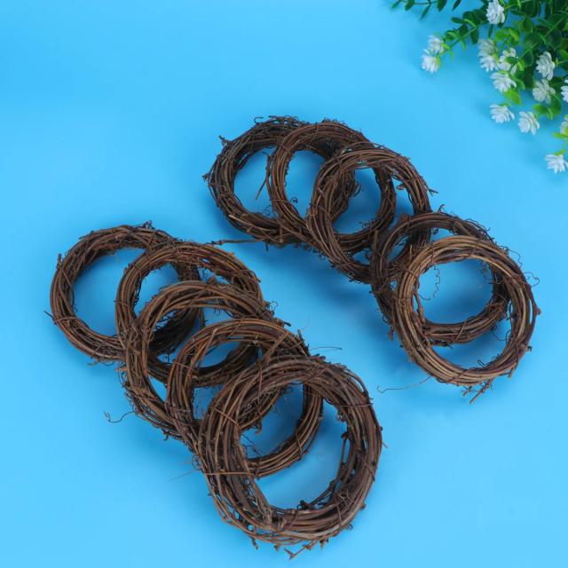 Guirlanda de Natal Rústica em Rattan: 10 Peças para Artesanato DIY com Base Natural para Decoração e Cabide.