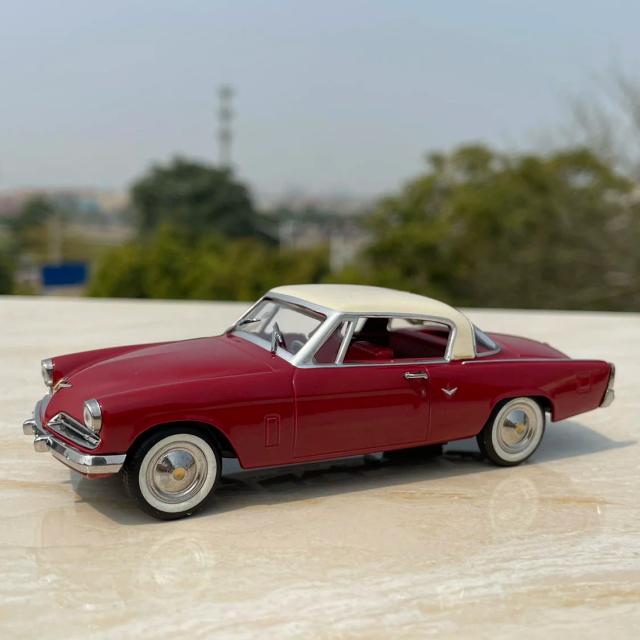 Modelo de Carro Retro Diecast em Escala 1:43 - Veículo Clássico para Colecionadores e Decoração Vintage