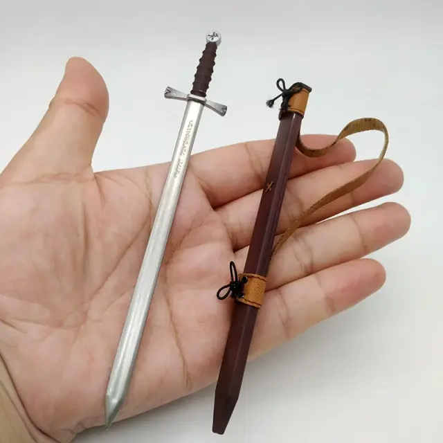 Espada de Liga com Bainha de Plástico para Action Figures 1:6 - Brinquedo Colecionável 12"