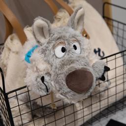 Um lobo recheado na roupa Brinquedo de pelúcia Lobo pelúcia Bonecas, Presentes perfeitos para crianças, Aniversário, Dia das Bruxas, Natal, Alta qualidade, Decoração - Image 4