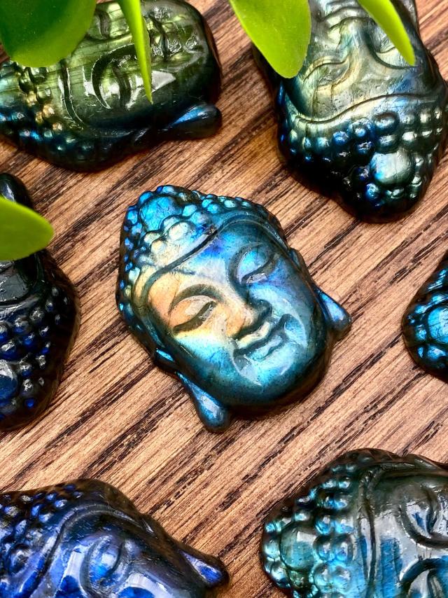 Escultura de Cabeça de Buda em Labradorita Natural, Joia de Cristal, Brilho Elegante para Presente de Aniversário e Decoração de Festas - 1 Unidade