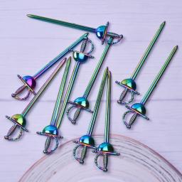 Rainbow Alloy Esgrima Encantos, Western Sword Pendant Acessório, DIY Fazer Jóias, Colar Chaveiro Suprimentos, Bulk Atacado, 5Pcs - Image 6