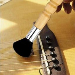 Guitarra Escova De Pó Com Cabo De Madeira, Guitar String Cleaner, Ferramenta De Limpeza De Instrumento Musical, Mini Espanador, Cerdas Suaves - Image 2