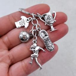 Chaveiro do futebol, chaveiro do menino dos esportes, tênis e camiseta chaveiro do encanto, chaveiro do troféu, chaveiro diy para amantes dos esportes - Image 2