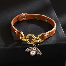 Encantador-Pulseiras e braceletes de couro PU estilo punk para mulheres, joias com botões de metal, abelha vívida, pingentes, marrom, novo, 2024 - Image 1