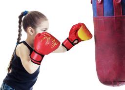 PU Couro Luvas De Treinamento De Boxe Profissional para Crianças, Sparring, Respirável, Muay Thai, Perfuração, Karatê, 5-12Yrs - Image 2