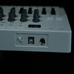 M-VAVE-Controlador portátil de teclado MIDI, USB, 25 teclas, USB, 8 almofadas de bateria retroiluminadas, 8 botões, 8 instrumentos de teclado musical RGB - Image 6