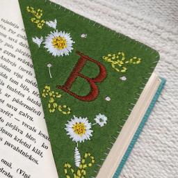 🔖Marcador de canto elegante personalizado bordado à mão, quatro estações, artesanato infantil divertido, quatro estações, 26 letras - Image 2