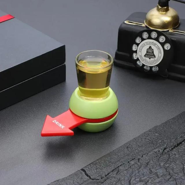 Jogo de Tabuleiro Rotativo com Copos para Bebidas: Diversão em Casa com Cerveja, Vinho e Seta