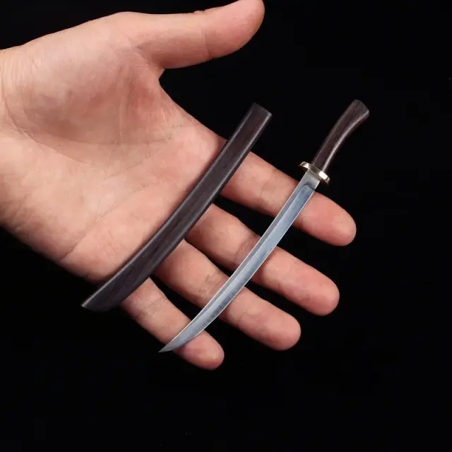 Arma Miniatura Espada de Soldado Estilo Ming - Lâmina de Penas de Ganso Selvagem, 15cm para Colecionáveis em Escala 1:6