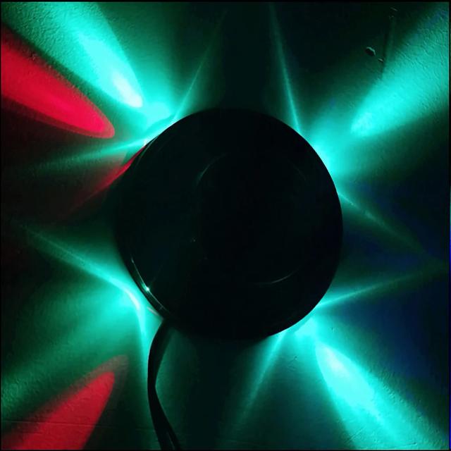 Luz Estroboscópica Rotativa RGB com Ativação por Som para Festas e Shows em Pubs e KTV