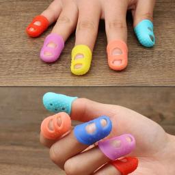 Multifuncional dedais de silicone, oco Out, respirável manga protetora dedo, artesanato DIY, acessórios de costura, 5pcs por lote - Image 1