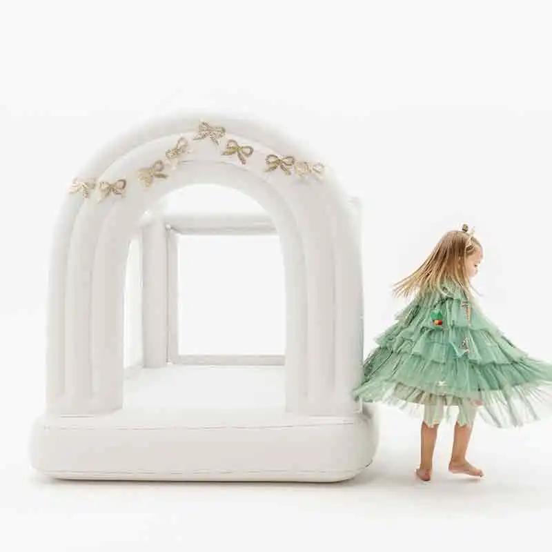 Castelo inflável branco pequeno da casa do salto com ventilador pvc bouncy castelo jumper para crianças 1-6 anos festa de casamento de aniversário - Image 1