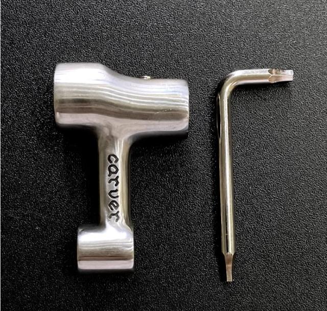 Conjunto de Ferramentas T-Shaped para Carver Land: Prancha, Skate, Chave Universal e Peças de Reposição