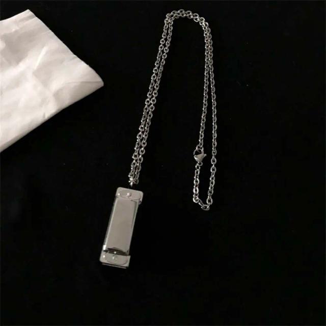 Colar Retro Mini Harmônica com Pingente de Metal e Couro para Homens e Mulheres - Jóia Criativa para Apaixonados por Música