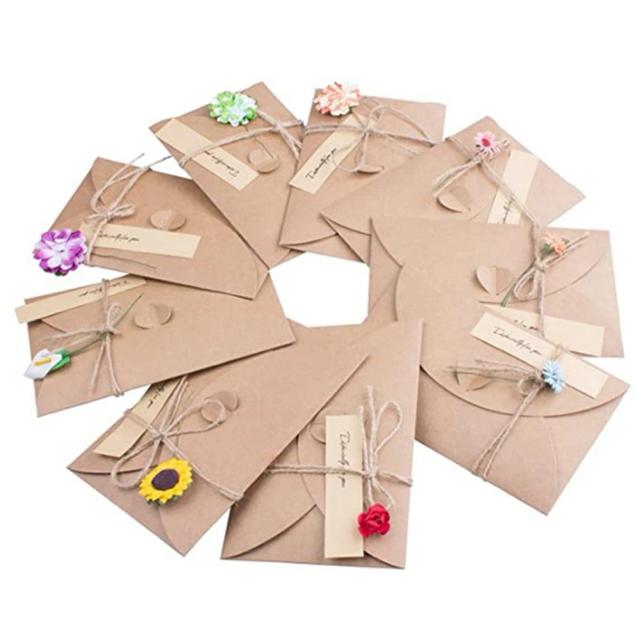 Convites Artesanais com Flores Secas e Envelopes em Papel Kraft - Conjunto de 9 Peças para Casamentos com Padrões Exclusivos