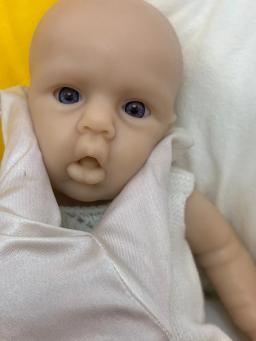 Boneca bebê reborn de silicone loulou, olhos abertos de 33cm, pode abrir a boca, pele pintada em 3d, presente colecionável para lembrança de crianças - Image 3