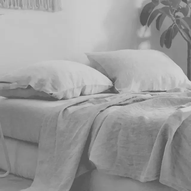 Conjunto de Cama em 100% Linho Natural Soft Farmhouse com Lençol Flat e 2 Fronhas - 3 Peças Respiráveis