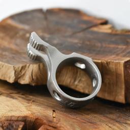 Estilingue ao ar livre arco e flecha ferramentas acessórios de aço inoxidável anel estilingue caça peixe dardo releaser proteção dedo - Image 2