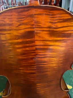 O violoncelo 4/4 é feito à mão de madeira de bordo, com padrão de pele tigre nas costas Artesanato exclusivo, requintado - Image 6