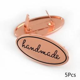 Hand Made Metal Labels para Costura, Ouro e Cor Prata, Etiquetas de vestuário para sacos e bolsa, Feito à mão, letra impressa, DIY, 5 PCs - Image 6