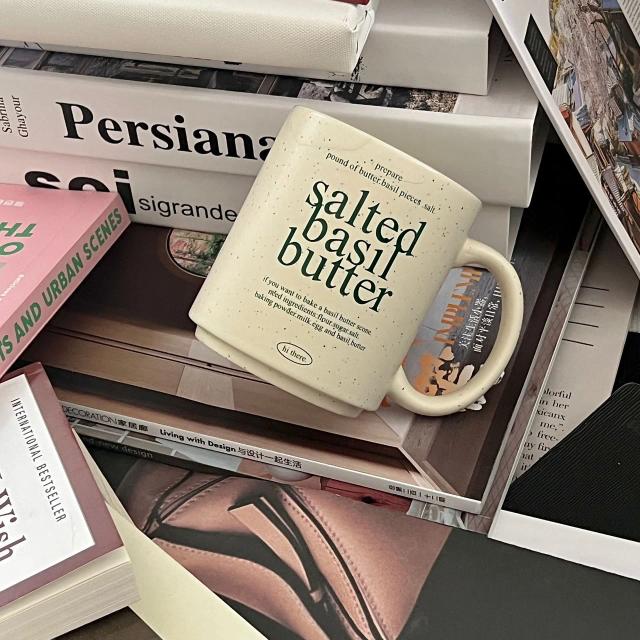 Caneca de Café Vintage Retrô com Estampa Coreana em Verde e Creme, Cerâmica Branca para Café da Manhã e Escritório - 350ml