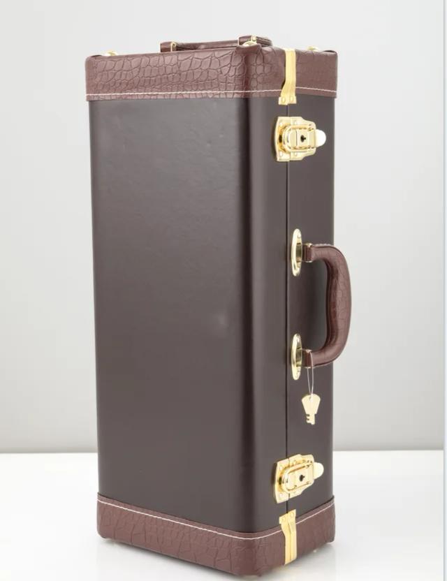 Saxofone Tenor Flat de Bronze Fósforo com Laca Dourada e Case - Instrumento Musical de Alta Qualidade