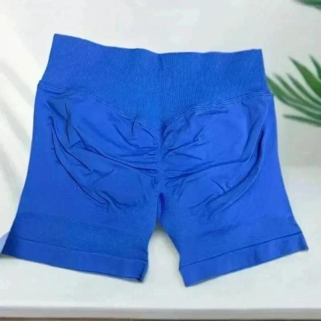 Conjunto Fitness Feminino: Top Impacto + Shorts Cintura Baixa Scrunch - Perfeito para Treino e Academia! 2 Peças