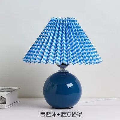 Luminária de mesa dobrável LED moderna em rattan e madeira, perfeita para estudo, leitura e decoração do quarto