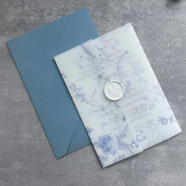 Convite de Casamento em Papel Vellum Azul com Selo de Cera e Envelope Elegante