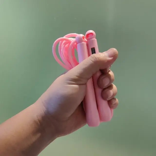 Contador Eletrônico de Pulos Portátil para Cordas - Punho Compacto em PVC para Crianças e Adultos com Botão Simples