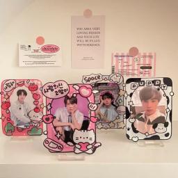Porta-cartão Kawaii, adorável cachorrinho dos desenhos animados, display acrílico, ídolo em pé, k-pop, família, amigo, suporte de foto, material para estudante - Image 1
