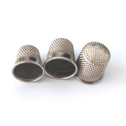 Dedais de dedo de metal de alta qualidade alfaiate costura aperto escudo protetor máquina de costura handworking pino agulha ferramentas à venda - Image 1